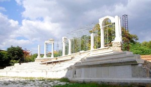 Форумът при западната порта на Августа Траяна е една от достойните за внимание исторически забележителности на Стара Загора.