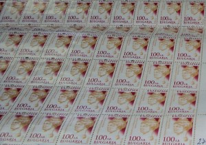 Отпечатаните фалшиви марки са с ниска номинална стойност - 1 лев, но замисълът е бил да се отпечатат 30 хиляди от тях.