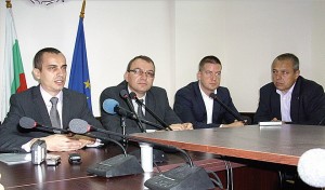 Зам.-министър Тодор Чобанов (вляво) препоръча на бъдещото ръководство на Стара Загора да обяви конкурс за интегрално решение на Музея на религиите.