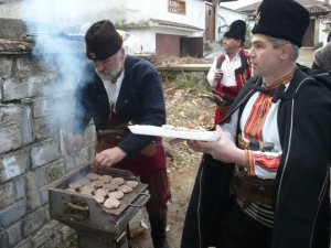 Пелин, мезе и юнаци за двете.