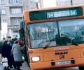 Заради неизправни возила 30 деца мръзнаха на автобусна спирка