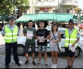 Деца раздават листовки по повод Европейския ден за пътна безопасност