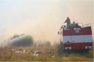 Наложи се пожарните да гасят и местно сметище заради обгазяването на Ястребово от горящите найлонови торбички.