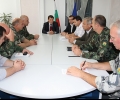 Областният управител проведе работна среща с военните за съвместна работа в усложнена зимна обстановка