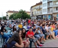 Стотици казанлъчани гледаха снощи българско кино на площад „Севтополис”