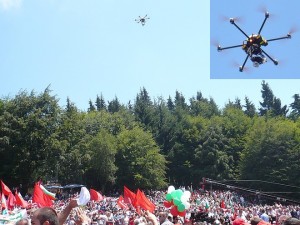 Една от телевизиите снимаше събора на БСП от въздуха с мини електрически радиоуправляем хеликоптер