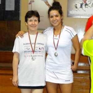 Треньорката на гълъбовските бадминтонисти Мира Георгиева (вдясно) завоюва сребърен медал