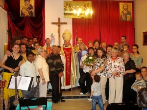 Момент от честване в Католическата църква в Стара Загора, с местните миряни-католици