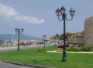 Парковите осветители на завод "Прогрес" са истинско украшение не само за Созопол (на снимката), но и за десетки други градове в България и чужбина