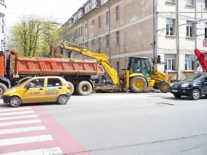 Друга група строители приключи тези дни полагането на тръбите по ул."Св.княз Борис" в района на Търговската гимназия