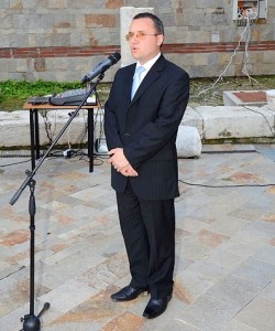 Д-р Ангел Динев, директор на Регионалния музей, произнесе приветствие във връзка с годишнината на институцията