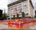 Стилиян Петров и Мартин Петров раздават автографи на УЕФА ЕВРО FUN PARK на стадион
