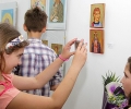 Откупени са повече от половината икони от благотворителната детска изложба за неделните училища при „Св. Троица“