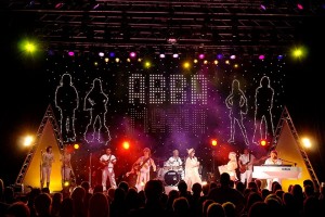 Abba-Mania-Stage-Shot-with-Abba-and-Figures-Background