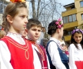 С народни носии и патриотични песни посрещнаха Трети март в СУ