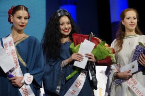 Победителките в първия конкурс "Царица на Августиада" '2016 - Антония Дойчева (в средата), Антоанета Танева (вляво) и Радка Антонова