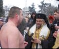 Осветиха бойните знамена на Богоявление в Стара Загора, 25-ма скочиха за кръста в ледените води на езерото