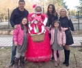 Усмихната Баба Марта посреща децата в старозагорска градина