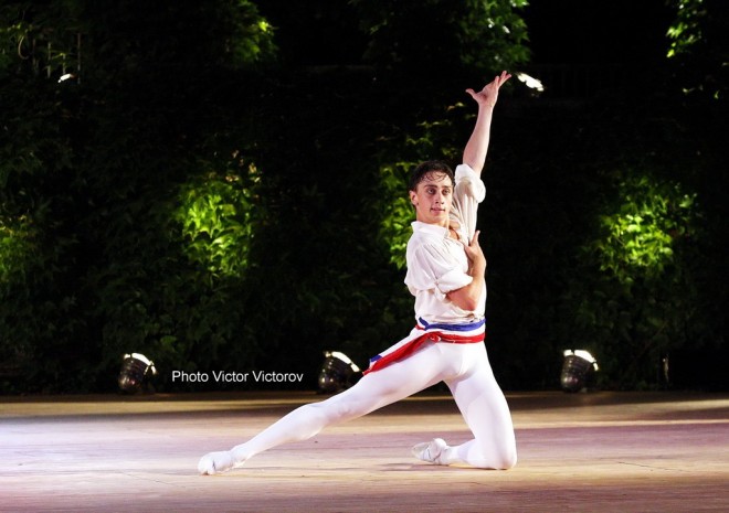 1-ва награда и златен медал за Денис Черевичко на 25-ия международен балетен конкурс, Варна (2012)