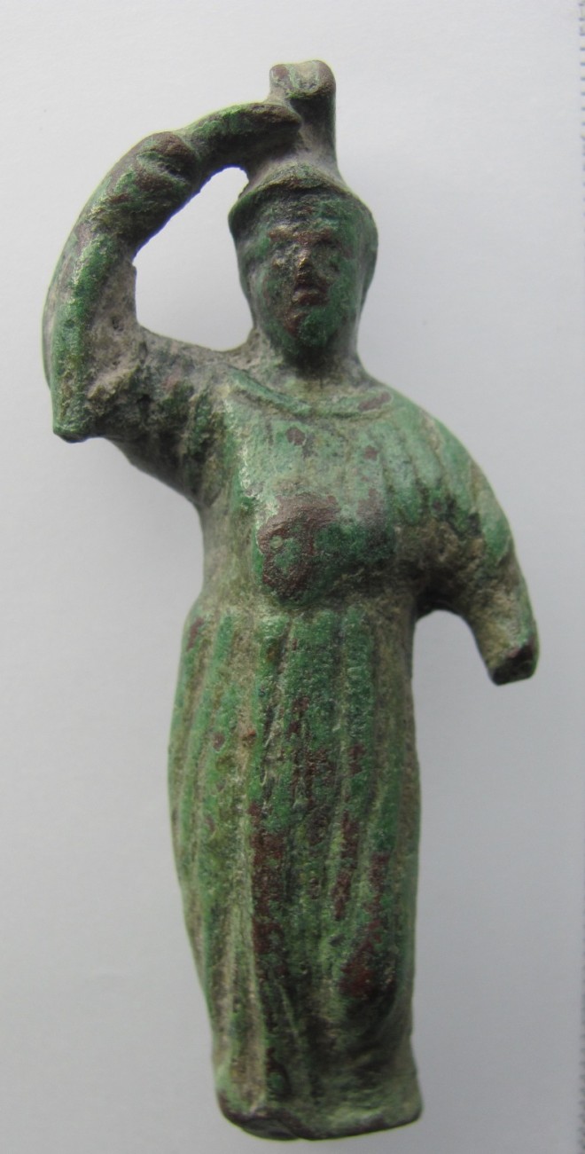 Бронзова статуетка на богинята Атина на обект в могила „Боялъка”