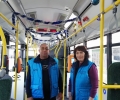 В Стара Загора автобуси от градския транспорт радват пътниците с коледна украса и подаръци за най-малките