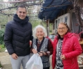 Самотно живеещи възрастни хора получиха пакети с хранителни продукти от младежите от ГЕРБ – Стара Загора