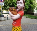 Пореден вандалски акт срещу фигурата на момиче до Второ ОУ „П. Р. Славейков“ - видео